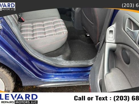 Used 2013 Volkswagen Golf 4-Door FWD image 30