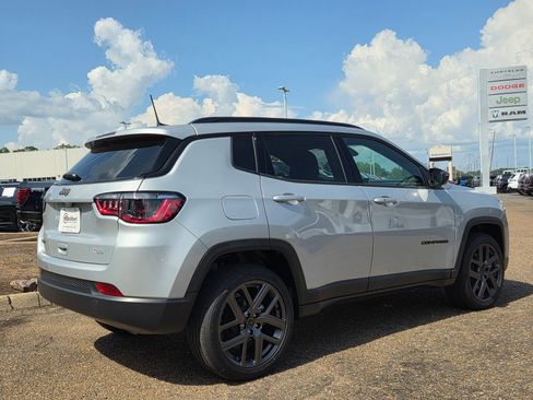 New 2026 Jeep Compass Latitude AWD/4WD image 3