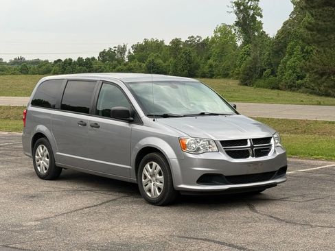 Used 2019 Dodge Grand Caravan SE FWD image 1