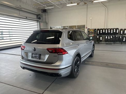 Certified 2024 Volkswagen Tiguan SE R-Line image 5