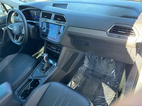 Used 2022 Volkswagen Tiguan SE image 13