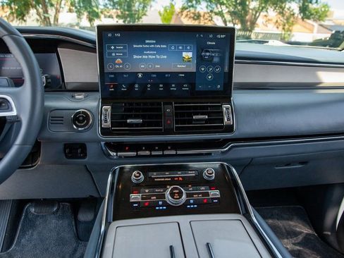 Used 2023 Lincoln Navigator Black Label image 16