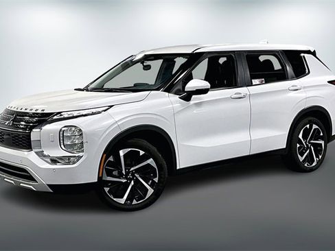 Used 2022 Mitsubishi Outlander SE image 3