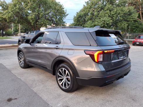 Certified 2025 Ford Explorer ST-Line AWD/4WD image 5