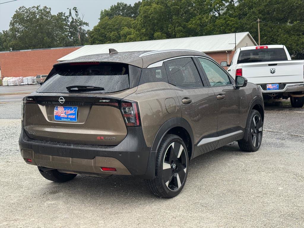 Used 2025 Nissan Kicks SR AWD/4WD image 3