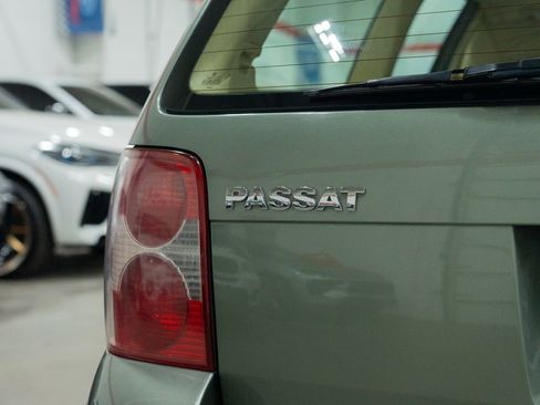 Used 2002 Volkswagen Passat GLX image 9
