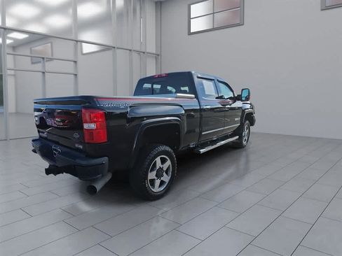 Used 2016 GMC Sierra 2500 SLT w/ All-Terrain HD Package AWD/4WD image 9