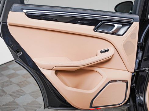Certified 2023 Porsche Macan S AWD/4WD image 28