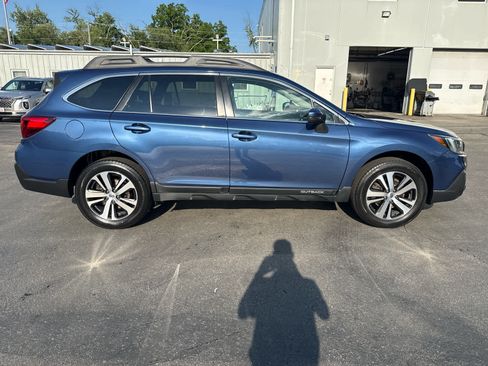 Used 2019 Subaru Outback 2.5i Limited AWD/4WD image 2