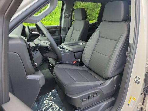 New 2026 GMC Sierra 1500 SLE w/ Preferred Package AWD/4WD image 4