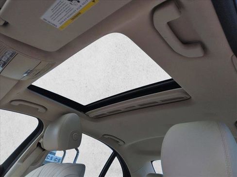 Used 2018 Mercedes-Benz E 300 4MATIC image 16