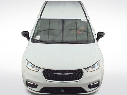 Used 2024 Chrysler Pacifica Touring-L