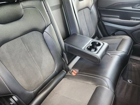 Certified 2025 Jeep Grand Cherokee Altitude RWD image 28