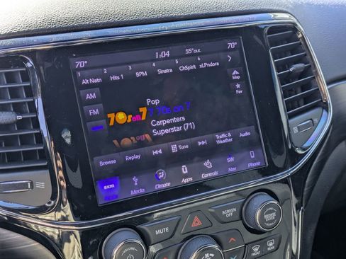 Used 2019 Jeep Grand Cherokee Altitude image 23