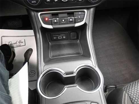 Used 2023 GMC Terrain SLE w/ Driver Convenience Package image 10