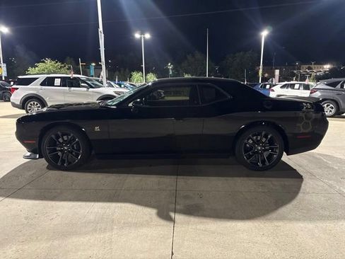 Used 2022 Dodge Challenger R/T Scat Pack RWD image 10
