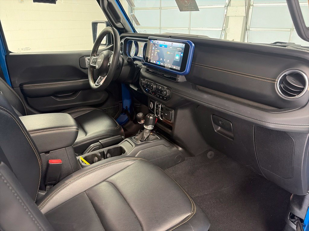 Used 2024 Jeep Wrangler Unlimited Sahara w/ Technology Group AWD/4WD image 6
