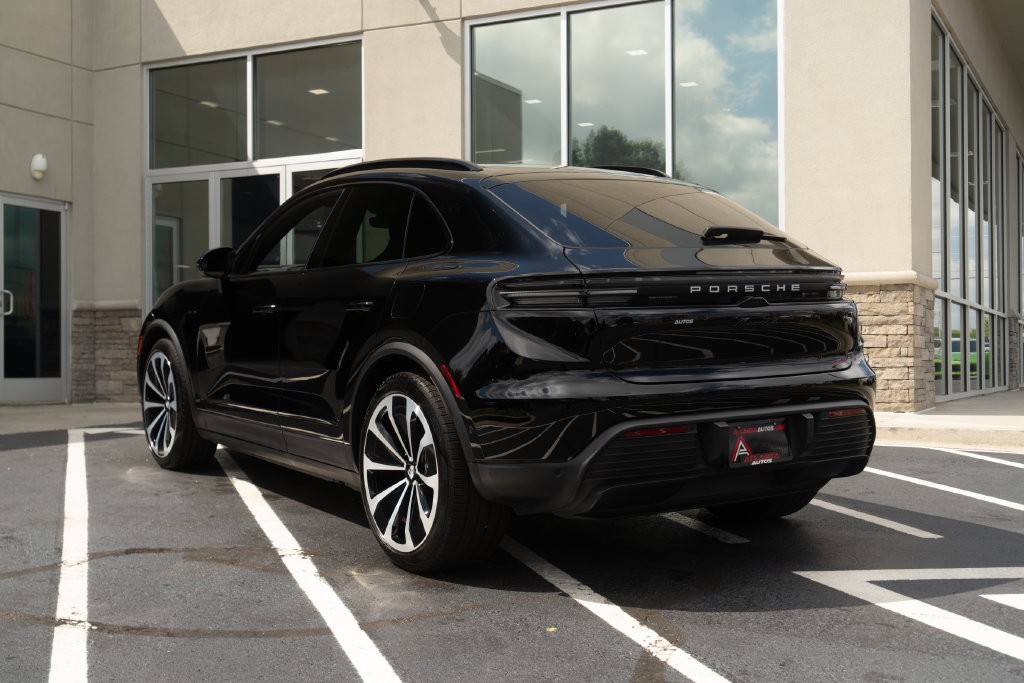 Used 2025 Porsche Macan 4 Electric AWD/4WD image 12