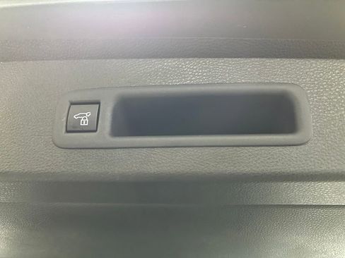 Used 2025 Toyota Sienna XLE w/ XLE Plus Package AWD/4WD image 45