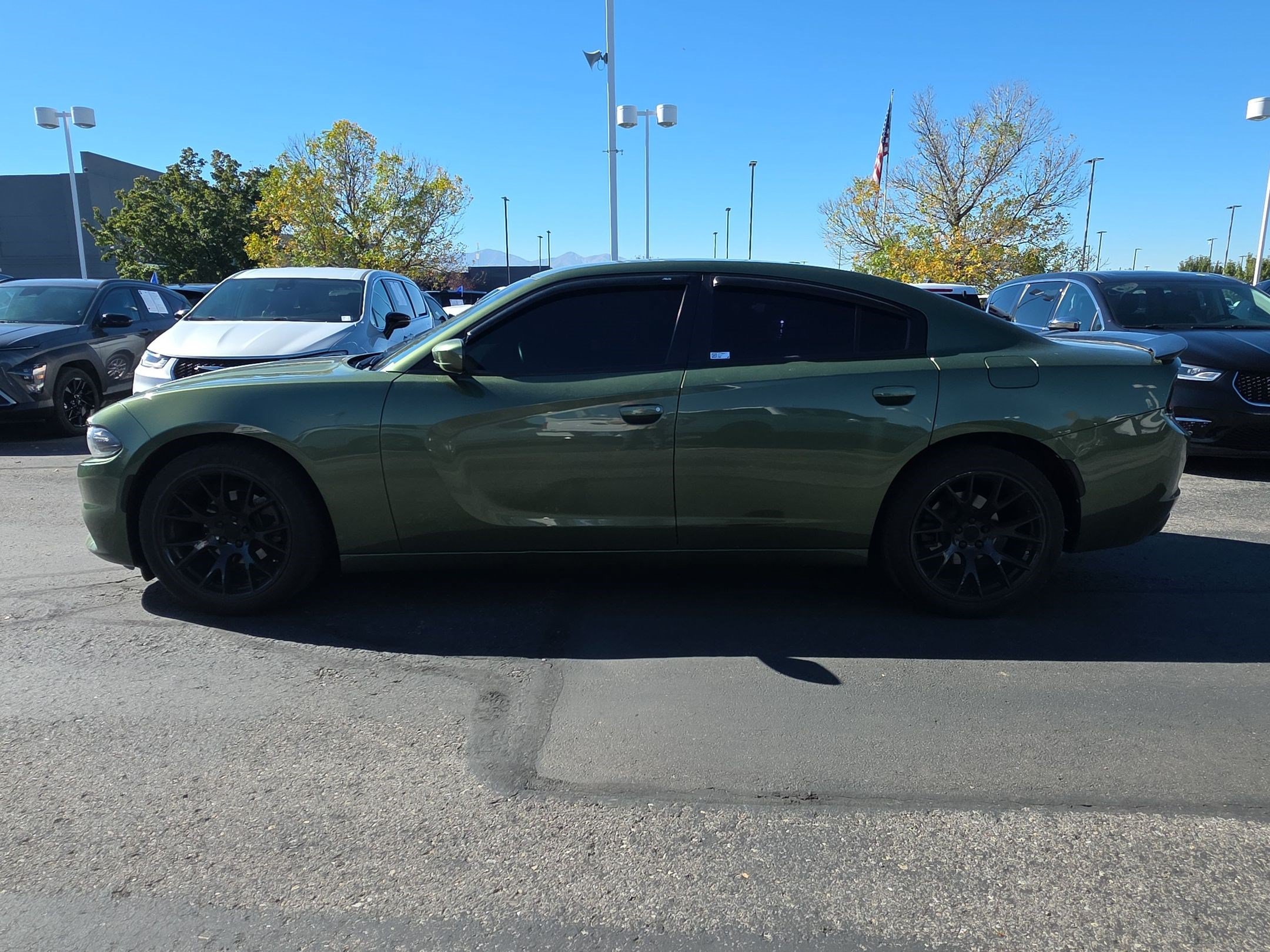 Used 2020 Dodge Charger SXT RWD image 9