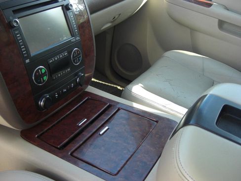 Used 2013 Chevrolet Tahoe LTZ image 8