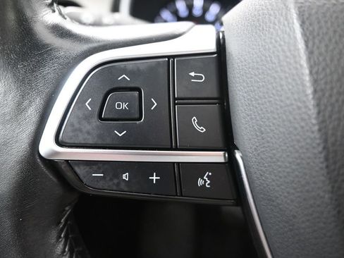 Used 2021 Toyota Highlander XLE AWD/4WD image 27