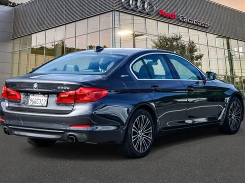 Used 2019 BMW 530e w/ Convenience Package RWD image 4