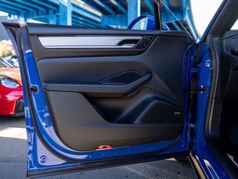 New 2026 Porsche Macan Electric image 31