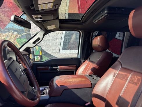 Used 2014 Ford F250 King Ranch w/ King Ranch w/Chrome Package image 8