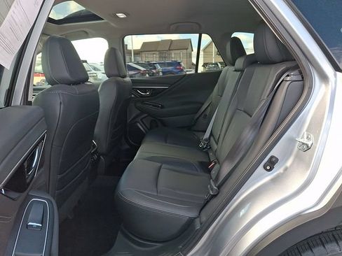 Used 2025 Subaru Outback Limited AWD/4WD image 11