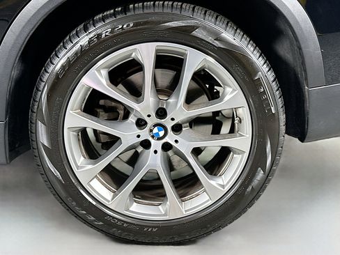 Used 2022 BMW X5 xDrive40i w/ Climate Comfort Package image 31