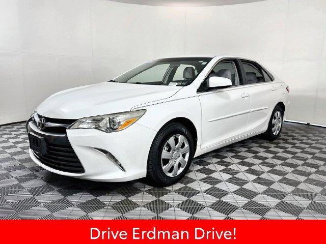 Certified 2017 Toyota Camry LE FWD image 3