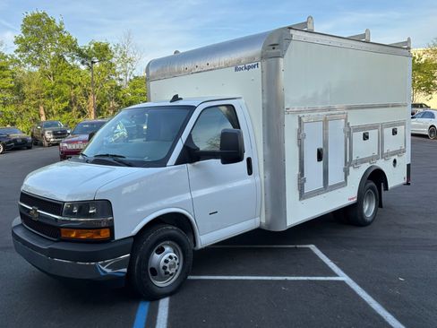Used 2022 Chevrolet Express 3500 w/ Power Convenience Package RWD image 2
