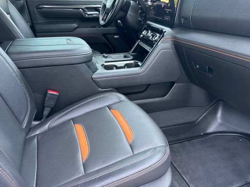 Used 2025 GMC Sierra 2500 AT4 AWD/4WD image 16
