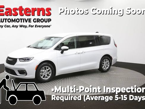 Used 2023 Chrysler Pacifica Touring-L FWD image 58