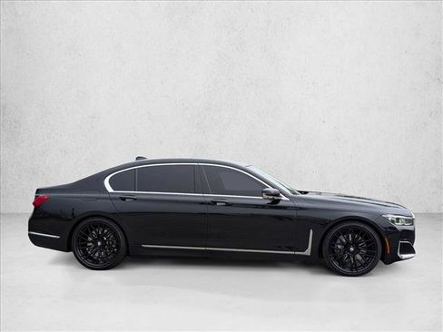 Certified 2022 BMW 750i xDrive image 4