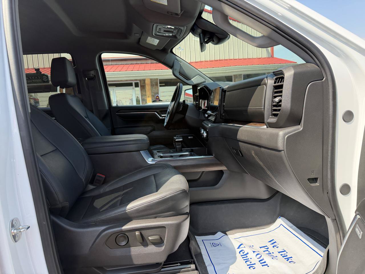 Used 2024 GMC Sierra 1500 SLT w/ SLT Premium Plus Package AWD/4WD image 27