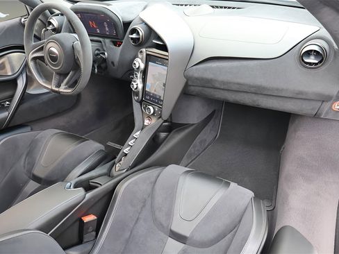 Used 2018 McLaren 720S Performance image 23