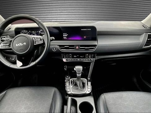 Used 2024 Kia Seltos EX image 7