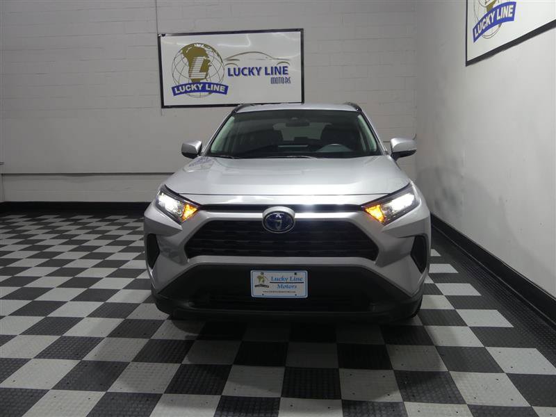 Used 2021 Toyota RAV4 LE AWD/4WD image 2