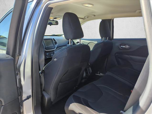 Used 2015 Jeep Cherokee Latitude FWD image 17