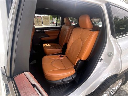 Used 2022 Toyota Highlander Platinum AWD/4WD image 31
