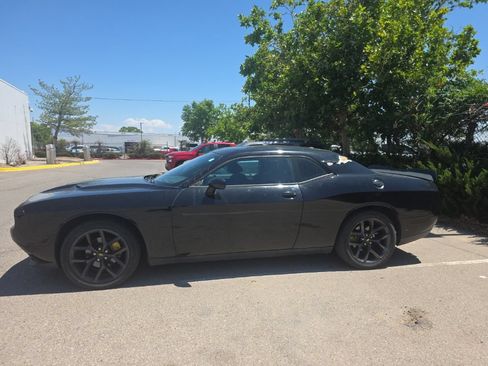 Used 2019 Dodge Challenger SXT w/ Blacktop Package RWD image 3