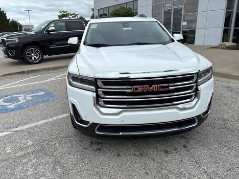 Used 2023 GMC Acadia SLT FWD image 9