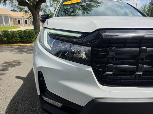 Used 2025 Honda Ridgeline Black Edition image 10