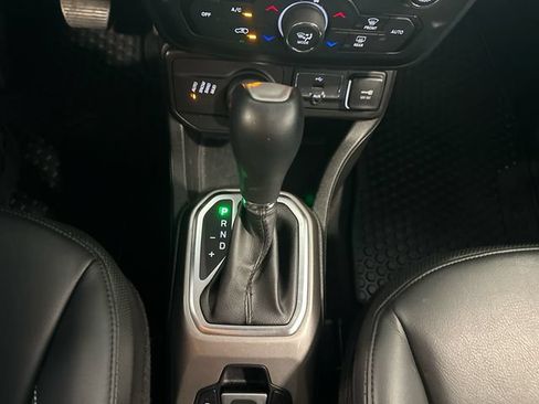 Used 2022 Jeep Renegade Limited AWD/4WD image 24