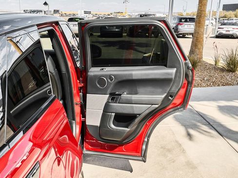 Used 2019 Land Rover Range Rover Sport Supercharged AWD/4WD image 11