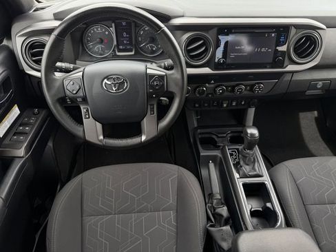 Used 2019 Toyota Tacoma TRD Off-Road w/ Technology Package AWD/4WD image 13