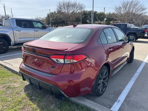 Used 2025 Toyota Corolla SE image 3
