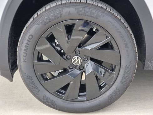 New 2026 Volkswagen Atlas Cross Sport SE FWD image 11